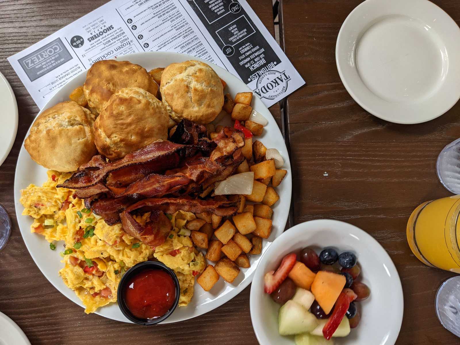 5 Tips for Being a Good Bottomless Bruncher